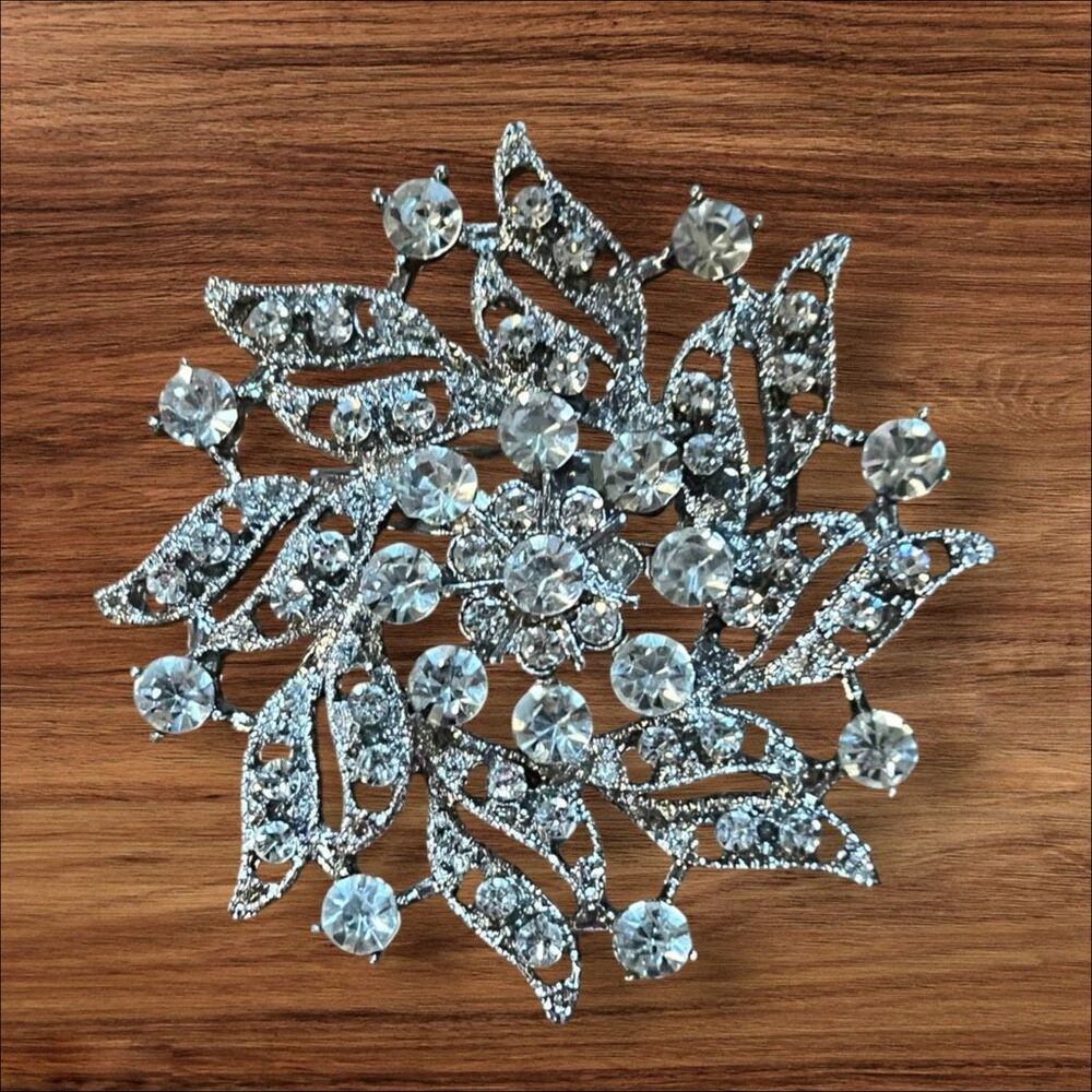 Vintage Clear Rhinestone Floral Leaf Wreath Brooch Silver Tone 2”